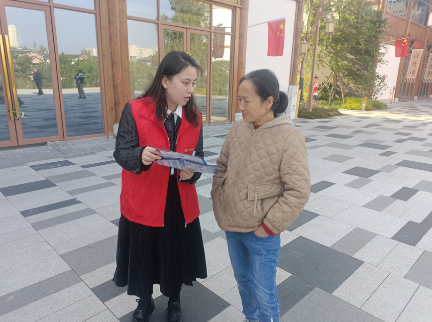 恩科街道新场社区开展“敬老月”文艺汇演暨综合服务活动,移动公司助力送健康(图3) 图片03.png